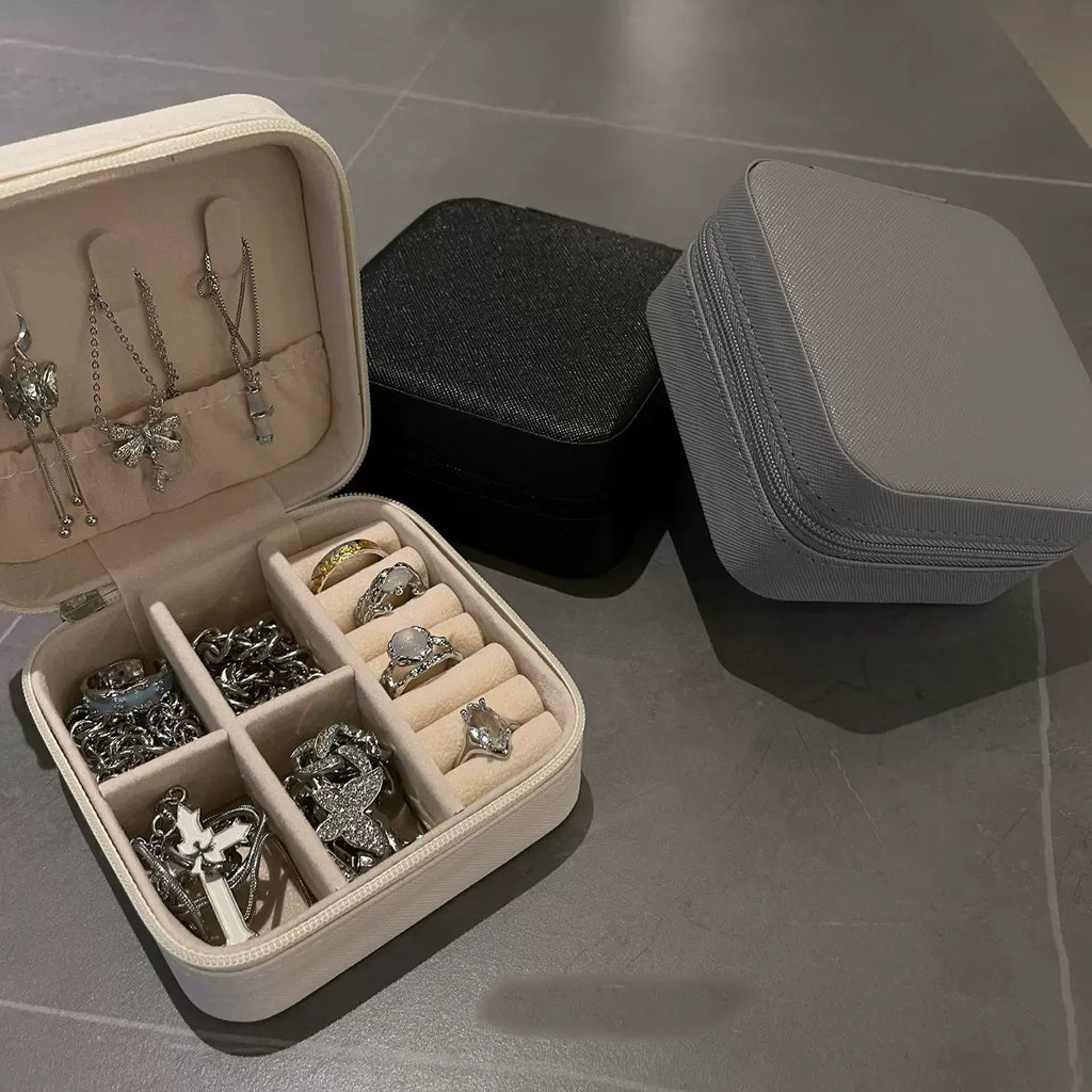 Boîte à Bijoux Zippée – Format Voyage