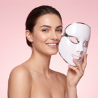 Belle Éclat - Masque LED facial utilisé par une femme, peau lumineuse